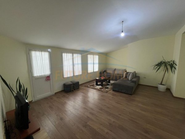 Tirane, jepet me qera apartament 2+1 Kati 4, 154 m² 500 € (Siri Kodra) OPP49891
