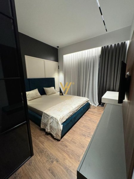 Tirane, jepet me qera apartament 3+1+Ballkon Kati 15, 167 m² 2.500 € (RRUGA E KAVAJES)