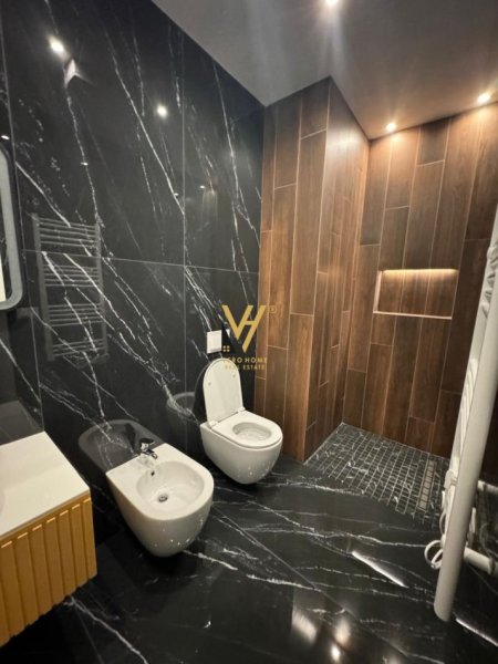 Tirane, jepet me qera apartament 3+1+Ballkon Kati 15, 167 m² 2.500 € (RRUGA E KAVAJES)