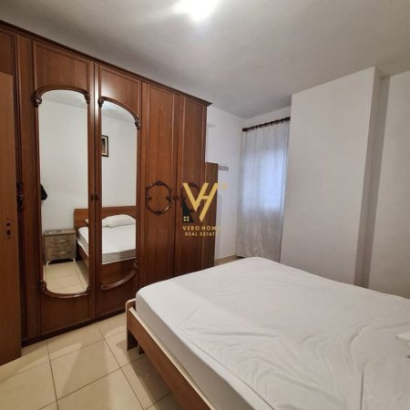 Tirane, jepet me qera apartament 2+1+Ballkon Kati 2, 82 m² 450 € (YZBERISHT)