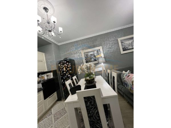 Tirane, shitet apartament 2+1 Kati 2, 105 m² 140.000 € (Fresku)