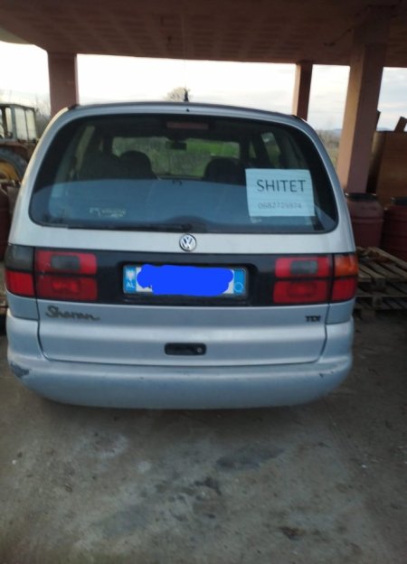 Lushnje Divjake, shes Volkswagen Sharan , manuale 2.000 €