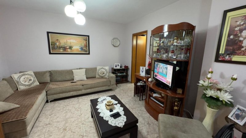 Tirane, jepet me qera apartament 1+1+Ballkon Kati 2, 80 m² 450 € (Rruga e Bogdanëve)