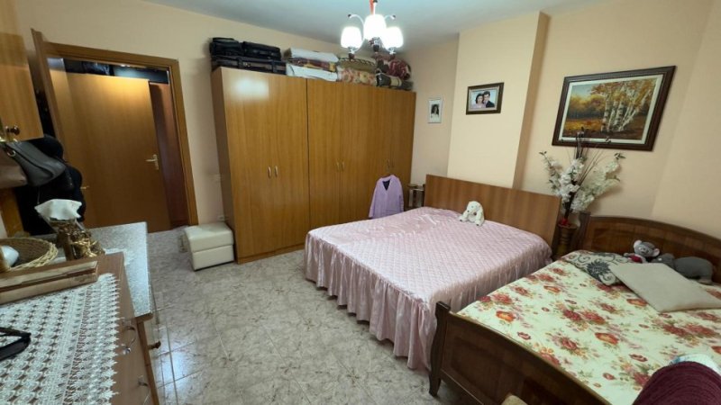 Tirane, jepet me qera apartament 1+1+Ballkon Kati 2, 80 m² 450 € (Rruga e Bogdanëve)