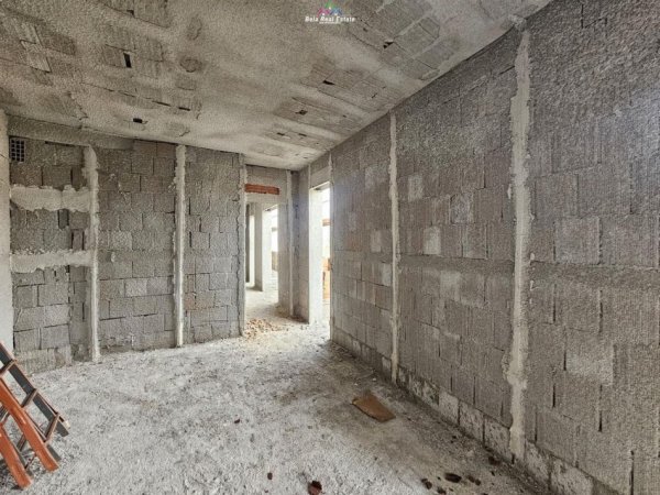 Tirane, shes apartament 1+1+Ballkon Kati 7, 83 m² 150.000 € (ish tregu elektrik)