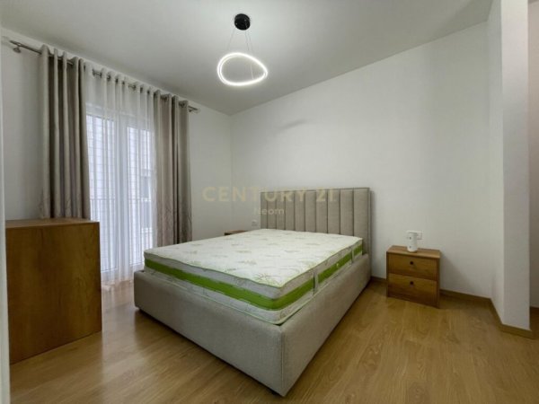 Tirane, jepet me qera apartament 2+1+Aneks+Ballkon Kati 1, 87 m² 1.000 € (Neom109479)