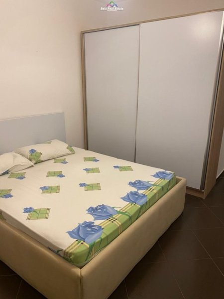 Tirane, jepet me qera apartament 1+1+Ballkon Kati 2, 60 m² 500 € (porcelan)