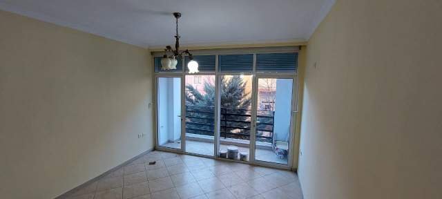 Tirane, shes apartament Kati 2, 103 m² 105.000 Euro (Rruga Kongresi Manastirit)