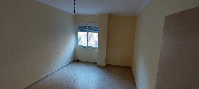 Tirane, shes apartament Kati 2, 103 m² 105.000 Euro (Rruga Kongresi Manastirit)