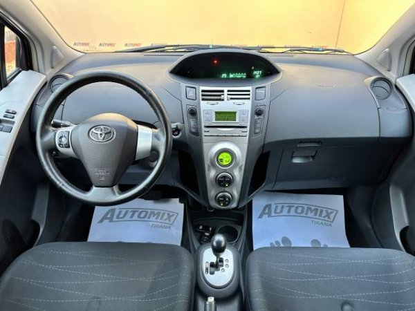 Tirane, shes makine Toyota YARIS Viti 2006, 5.700 Euro
