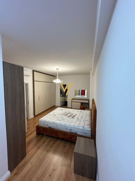 Tirane, jepet me qera apartament 2+1+2+Ballkon + post parkimi Kati 5, 116 m² 1.200 € (KOMUNA E PARISIT)