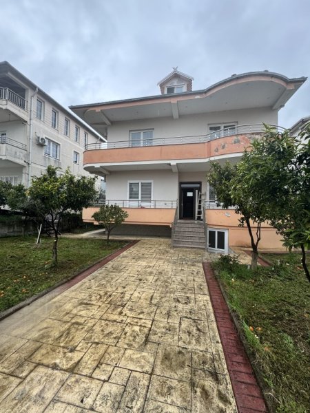 Tirane, jepet me qera Vile 2 Katshe Kati 2, 250 m² 1.700 € (Mjull Bathore prane Akacia Hill)