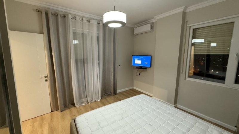 Tirane, jepet me qera apartament+verande | Penthouse 1+1 Kati 7, 84 m² 390 € (Fresk, te hotel Gaxherri)