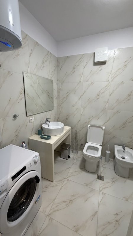 Tirane, jepet me qera apartament+verande | Penthouse 1+1 Kati 7, 84 m² 390 € (Fresk, te hotel Gaxherri)