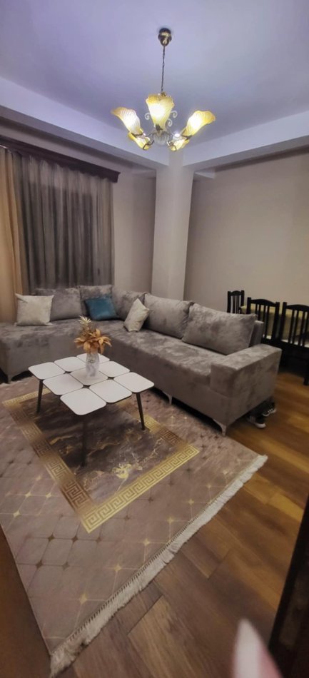 Tirane, jepet me qera apartament 2+1+Ballkon Kati 4, 75 m² 650 € (Rr. Myslym Shyri te Drejtoria e Policise)