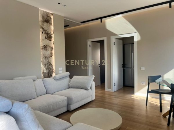 Tirane, jepet me qera apartament+verande | Penthouse 2+1+Aneks+Ballkon Kati 5, 148 m² 1.800 € (Neom109848)