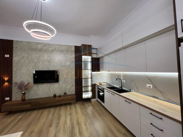Shitet, Apartament 2+1, Unaza e Re, Tiranë