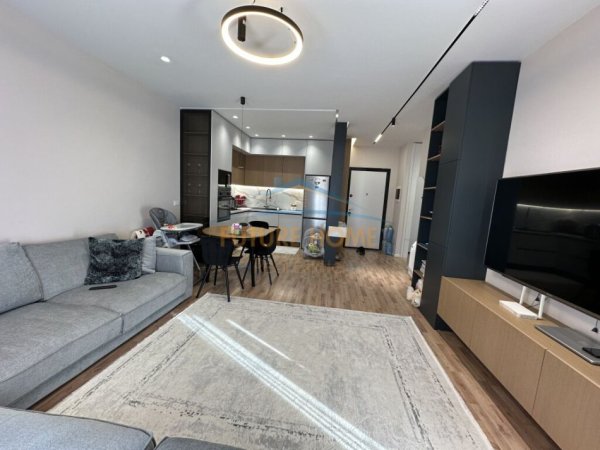 Shitet apartament 1+1, Rruga 5 Maji