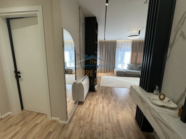Shitet apartament 1+1, Rruga 5 Maji