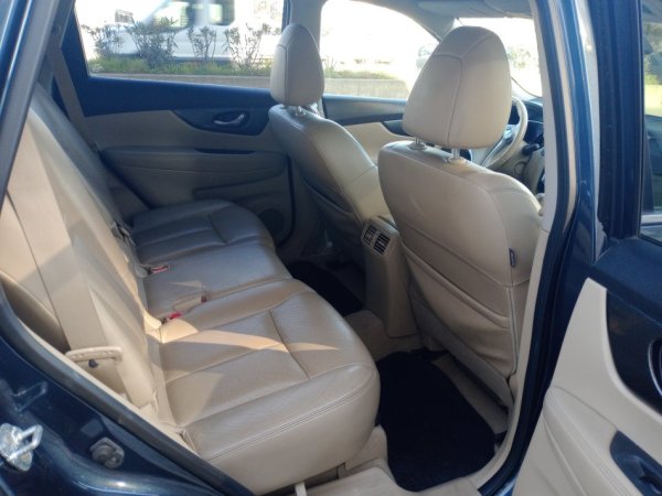 Tirane, shitet SUV nisan x-trail Nafte, blu automatik Klima 140.000 km 11,000 €