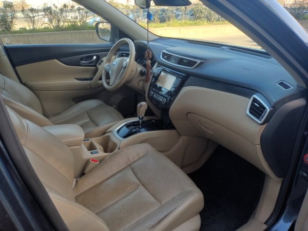 Tirane, shitet SUV nisan x-trail Nafte, blu automatik Klima 140.000 km 11,000 €