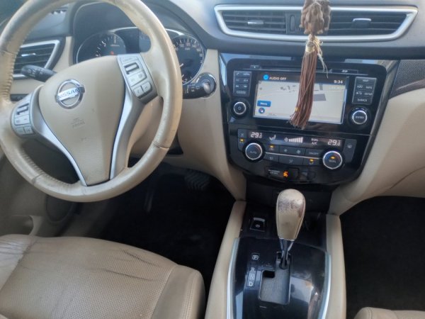 Tirane, shitet SUV nisan x-trail Nafte, blu automatik Klima 140.000 km 11,000 €