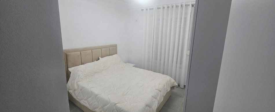 Tirane, jepet me qera apartament 1+1+Ballkon Kati 1, 80 m² 500 € (selite)
