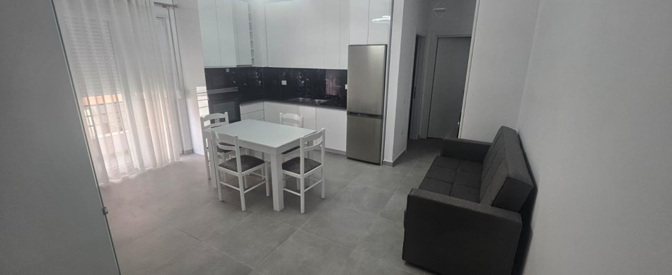 Tirane, jepet me qera apartament 1+1+Ballkon Kati 1, 68 m² 400 € (selite)