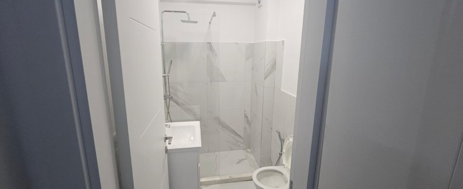 Tirane, jepet me qera apartament 1+1+Ballkon Kati 1, 68 m² 400 € (selite)