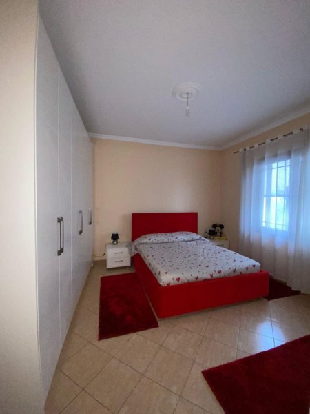 Tirane, jepet me qera apartament 2+1+Aneks+Ballkon Kati 1, 75 m² 350 € (Institut)
