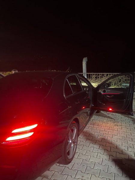 Tirane, shitet makine Mercedes Benz E-Class 220 AMG LINE Nafte, e zeze automatik Kondicioner 200 km 27.500 €