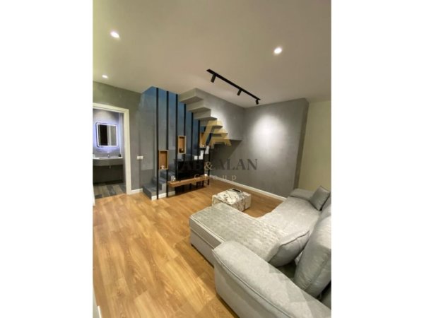 Tirane, shitet apartament duplex Kati 6-7, 125 m² 750.000 € (Rruga e Barrikadave)