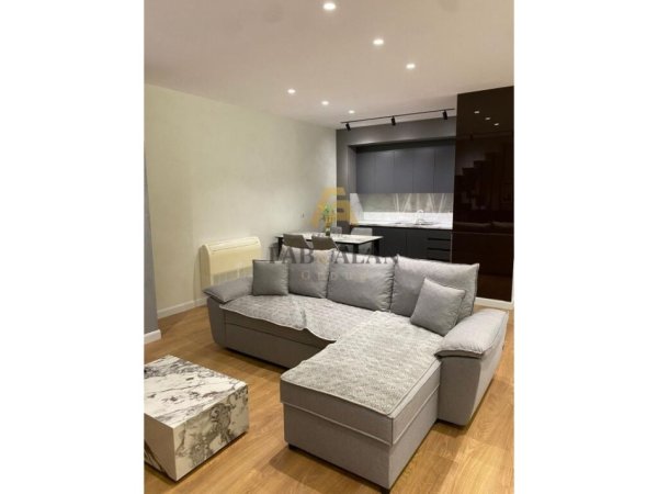 Tirane, shitet apartament duplex Kati 6-7, 125 m² 750.000 € (Rruga e Barrikadave)
