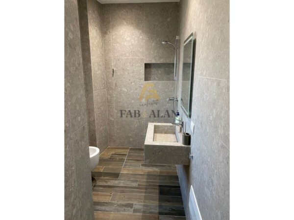 Tirane, shitet apartament duplex Kati 6-7, 125 m² 750.000 € (Rruga e Barrikadave)