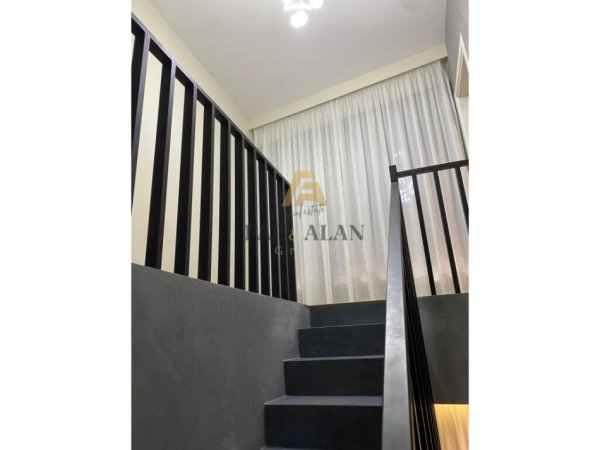 Tirane, shitet apartament duplex Kati 6-7, 125 m² 750.000 € (Rruga e Barrikadave)