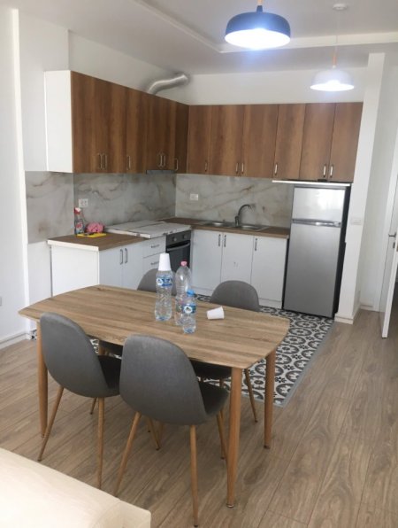 Tirane, shitet apartament 1+1+Ballkon Kati 4, 72 m² 142.000 € (Kopshti Zoologjik, Kompleksi Mateo)