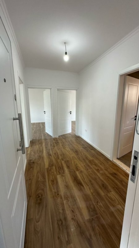 Tirane, shes 2+1+Aneks+Ballkon Kati 4, 75 m² 148.000 € (Rruga e Kavajes)