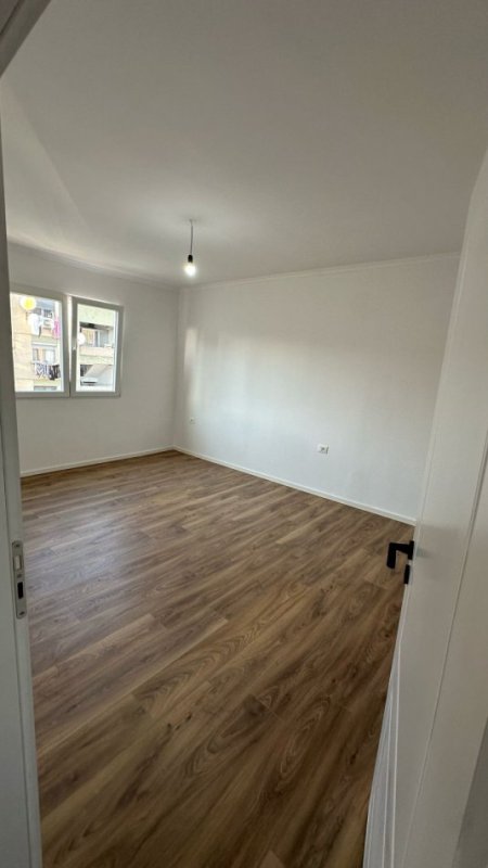 Tirane, shes 2+1+Aneks+Ballkon Kati 4, 75 m² 148.000 € (Rruga e Kavajes)
