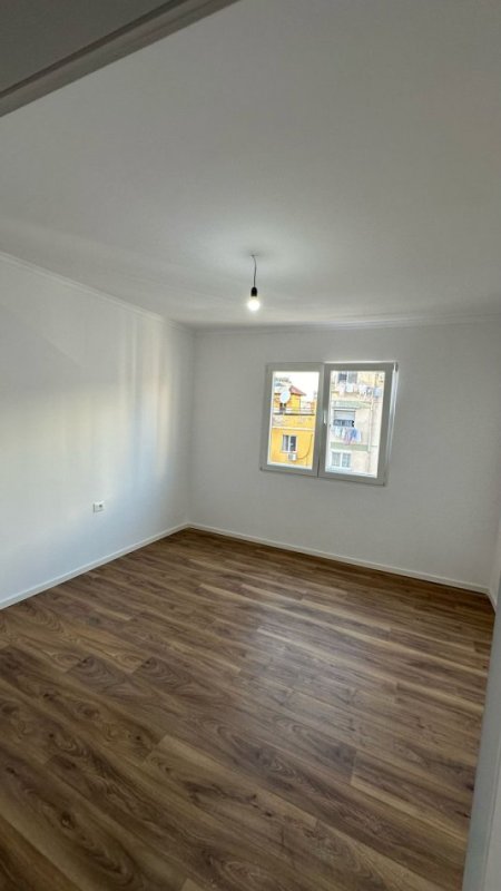 Tirane, shes 2+1+Aneks+Ballkon Kati 4, 75 m² 148.000 € (Rruga e Kavajes)
