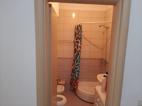 Tirane, jepet me qera apartament 1+1+Ballkon Kati 2, 62 m² 650 € (Komuna e Parisit te Kika 2)