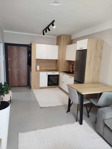 Tirane, jepet me qera apartament 1+1 Kati 7, 56 m² 500 € (univers city)