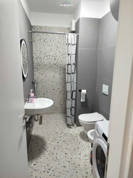 Tirane, jepet me qera apartament 1+1 Kati 7, 56 m² 500 € (univers city)