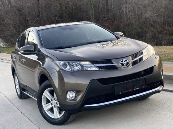 Tirane, shes makine Toyota Rav4 Viti 2014,