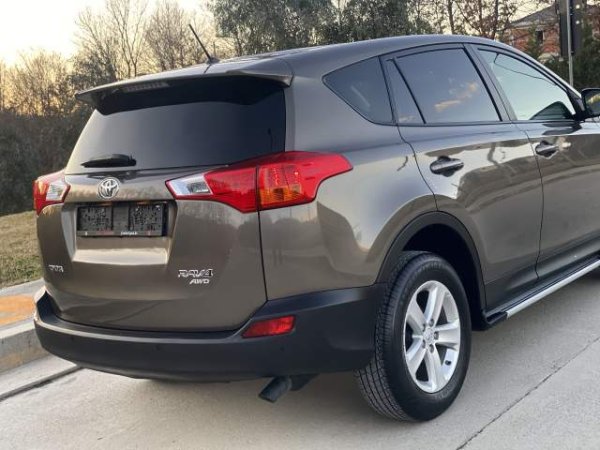 Tirane, shes makine Toyota Rav4 Viti 2014,