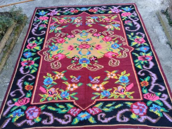 Tirane, Shes qilim 15.000 Leke