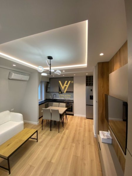 Tirane, jepet me qera apartament 1+1+Ballkon Kati 7, 70 m² 650 EURO KOMUNA E PARISIT