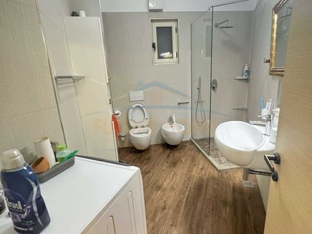 Tirane, shitet apartament 2+1 Kati 5, 92 m² 165.000 € (unaza e re)