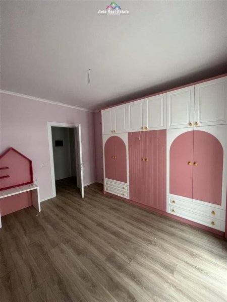 Tirane, shes apartament 2+1 Kati 9, 93 m² 130.000 € (univers city)