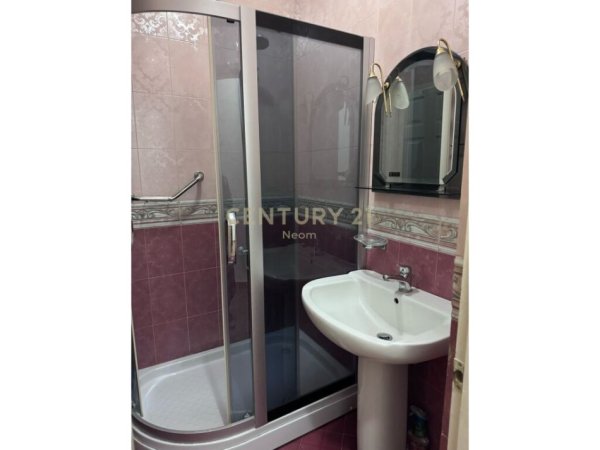 Tirane, jepet me qera apartament 2+1+Aneks+Ballkon Kati 7, 102 m² 900 € (Neom109952)
