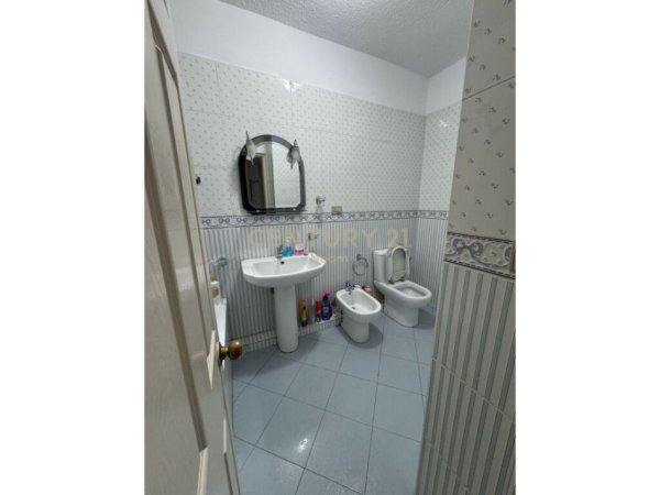 Tirane, jepet me qera apartament 2+1+Aneks+Ballkon Kati 7, 102 m² 900 € (Neom109952)